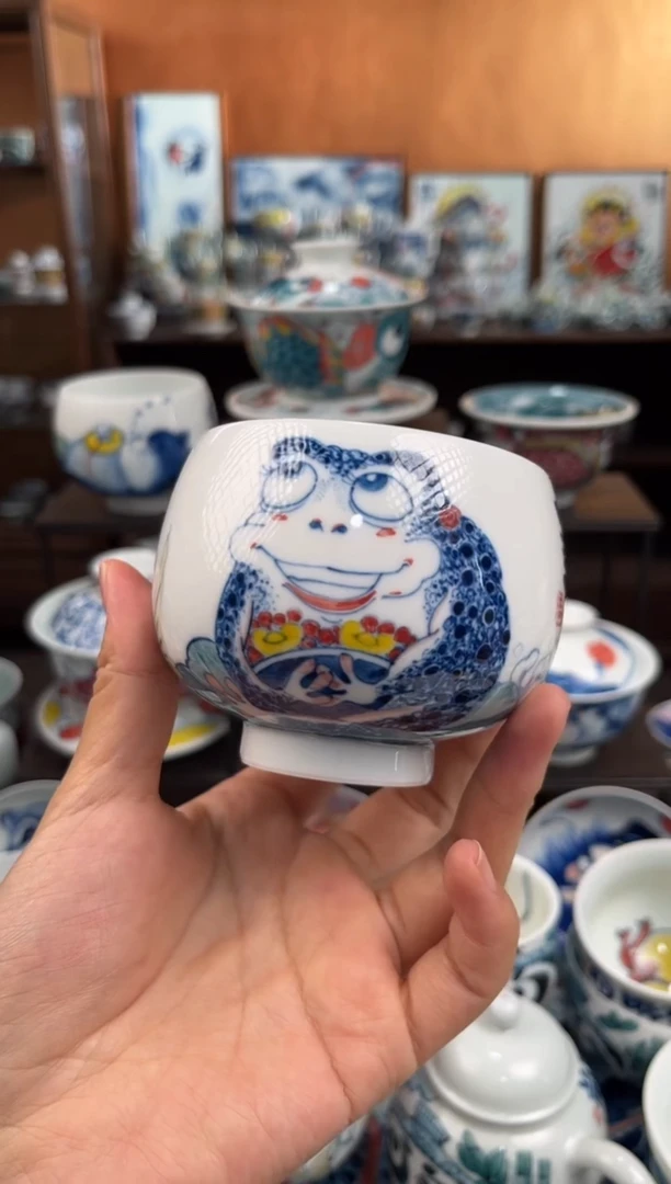 昨明青花金蝉蛋杯