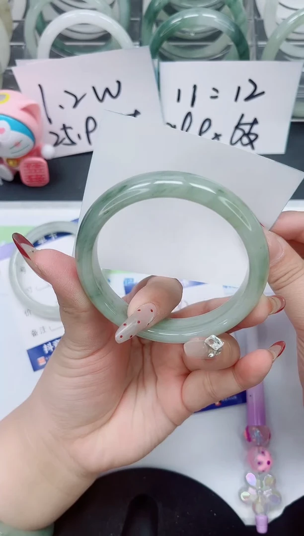 【闪购商品】石英质玉手镯未镶嵌a72