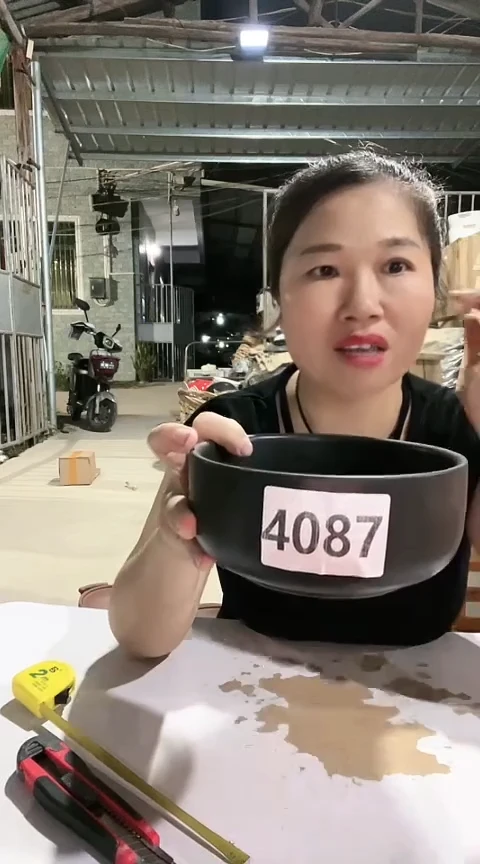4087瑕疵黑色砂锅碗