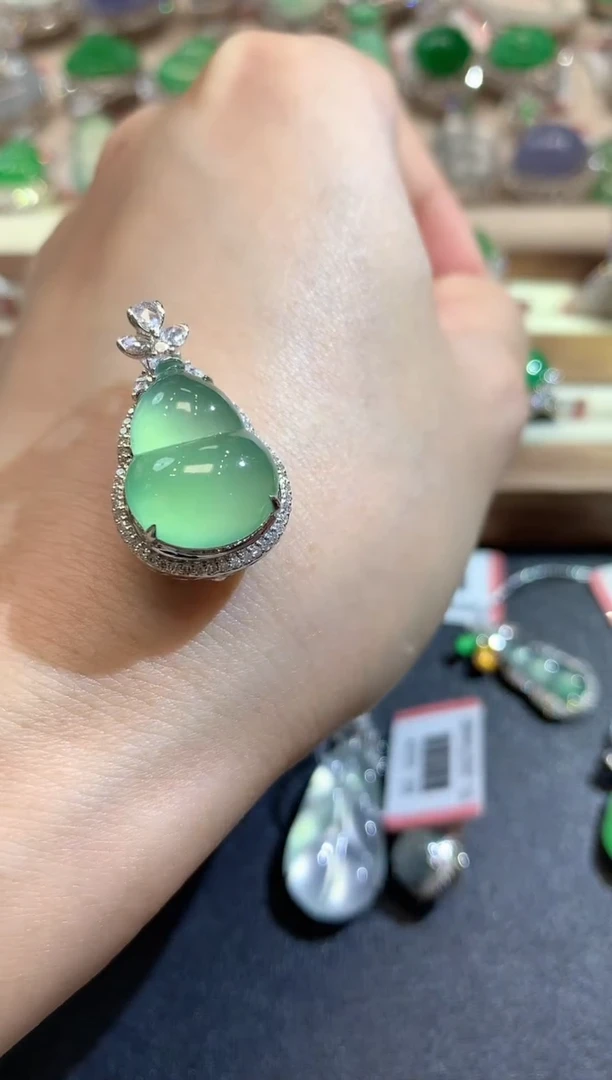 吊坠(不含链)18K金镶嵌翡翠A140