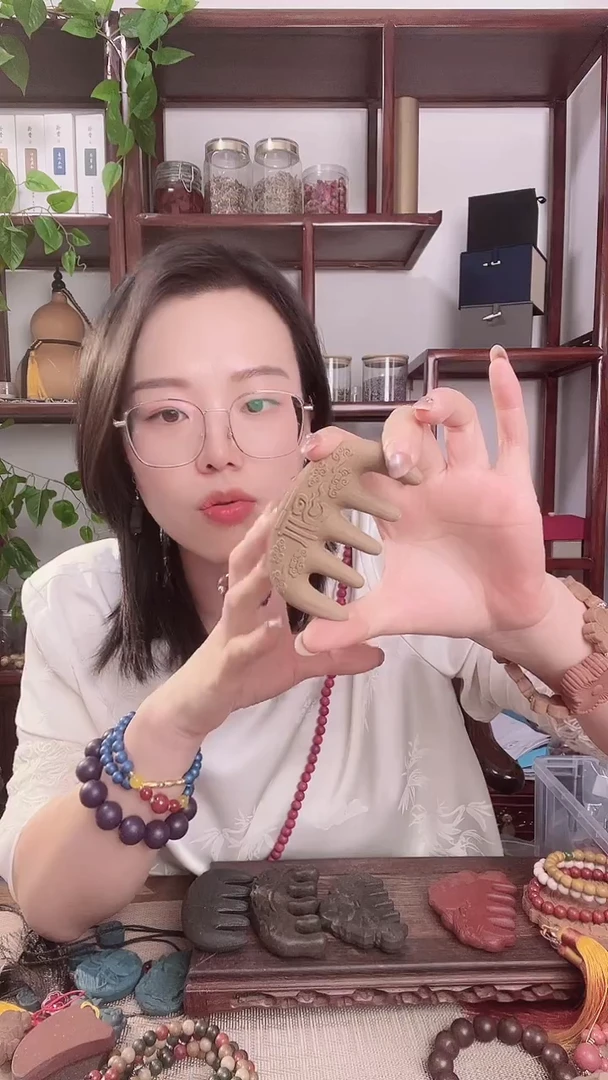 珠串百花香方的梳子