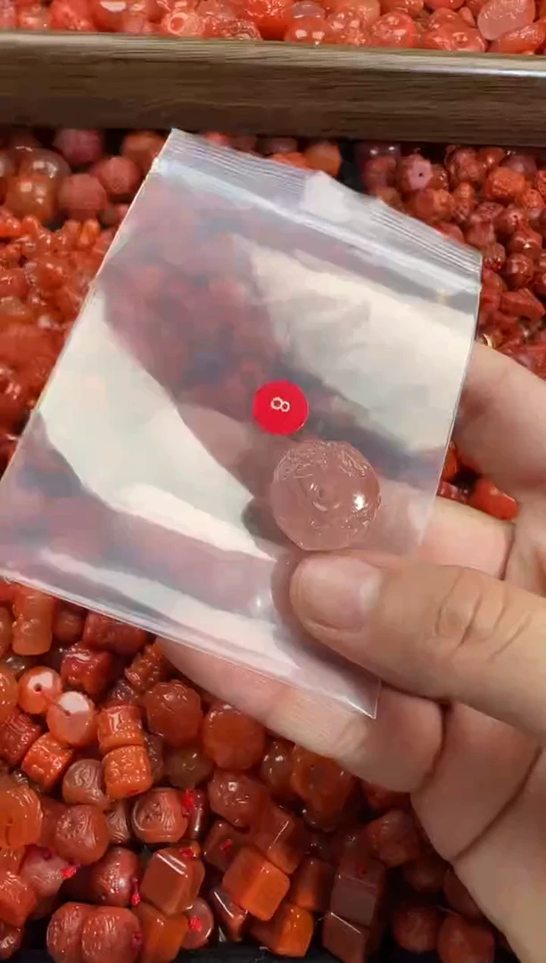 南红玛瑙未镶嵌颈饰1