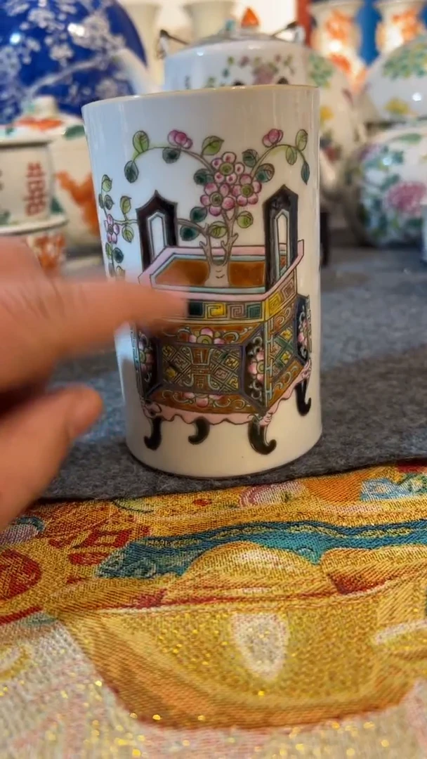 摆件瓷摆件瓷摆件钟鼎笔筒