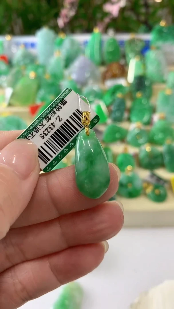【闪购商品】翡翠吊坠(不含链)18K金镶嵌挂件