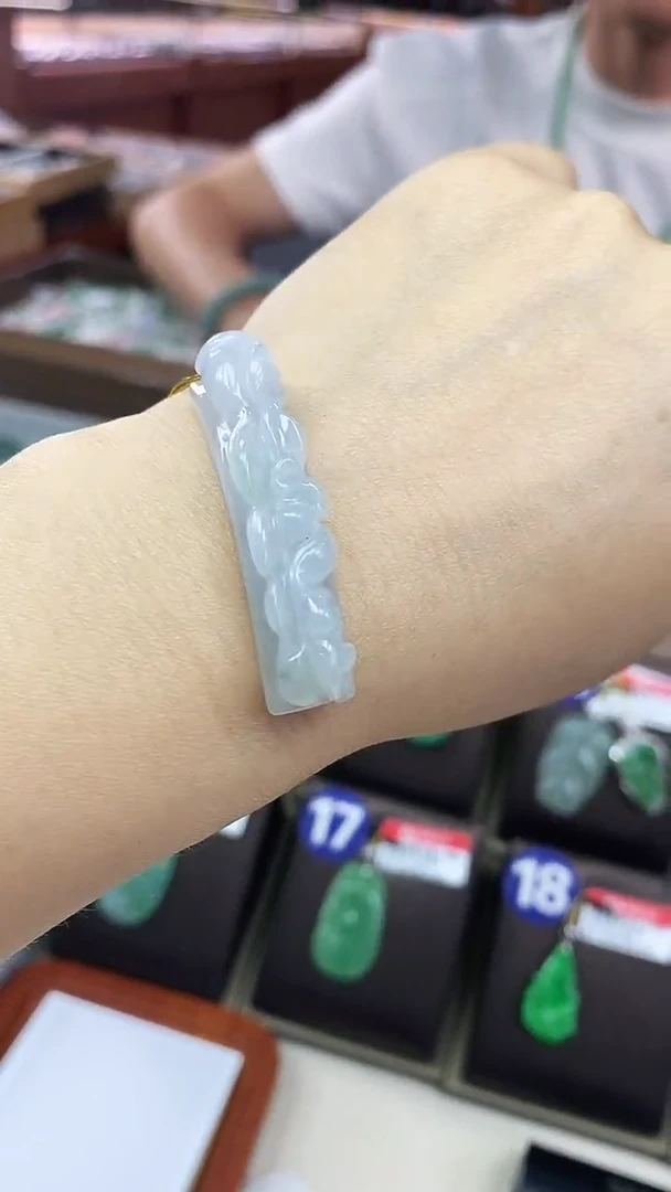 颈饰未镶嵌翡翠手牌