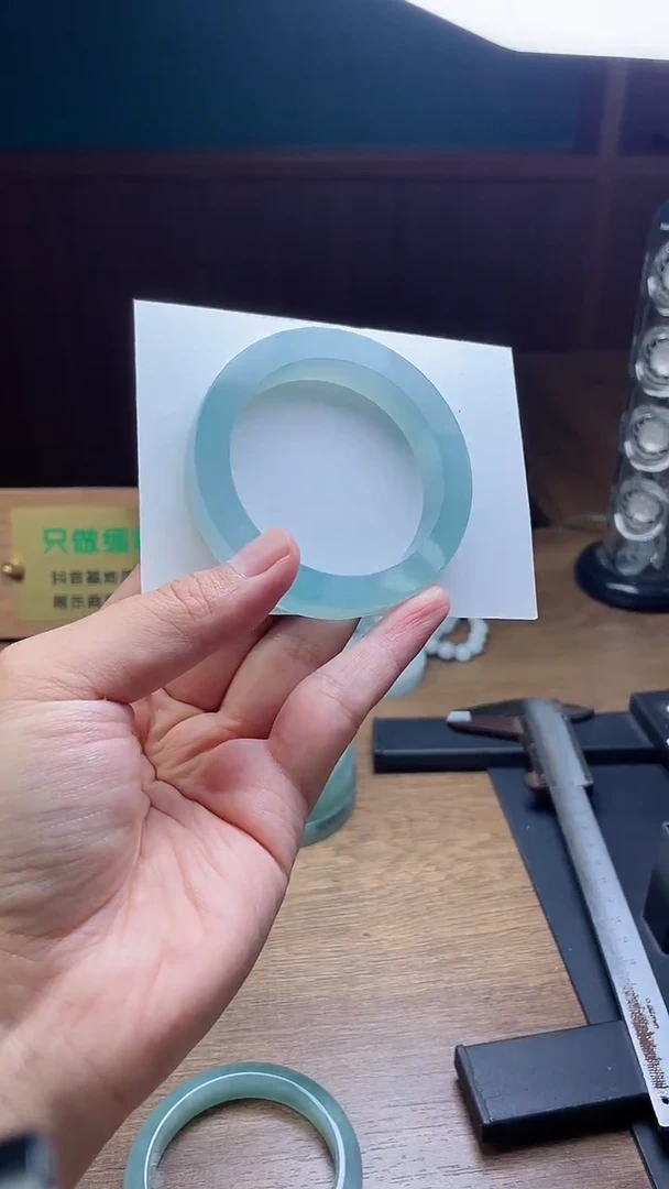 未镶嵌手镯定制翡翠爱**溢定制