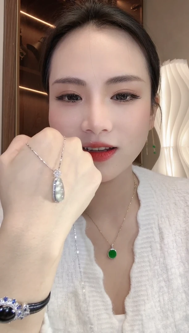 【闪购商品】翡翠吊坠(不含链)18K金镶嵌A10