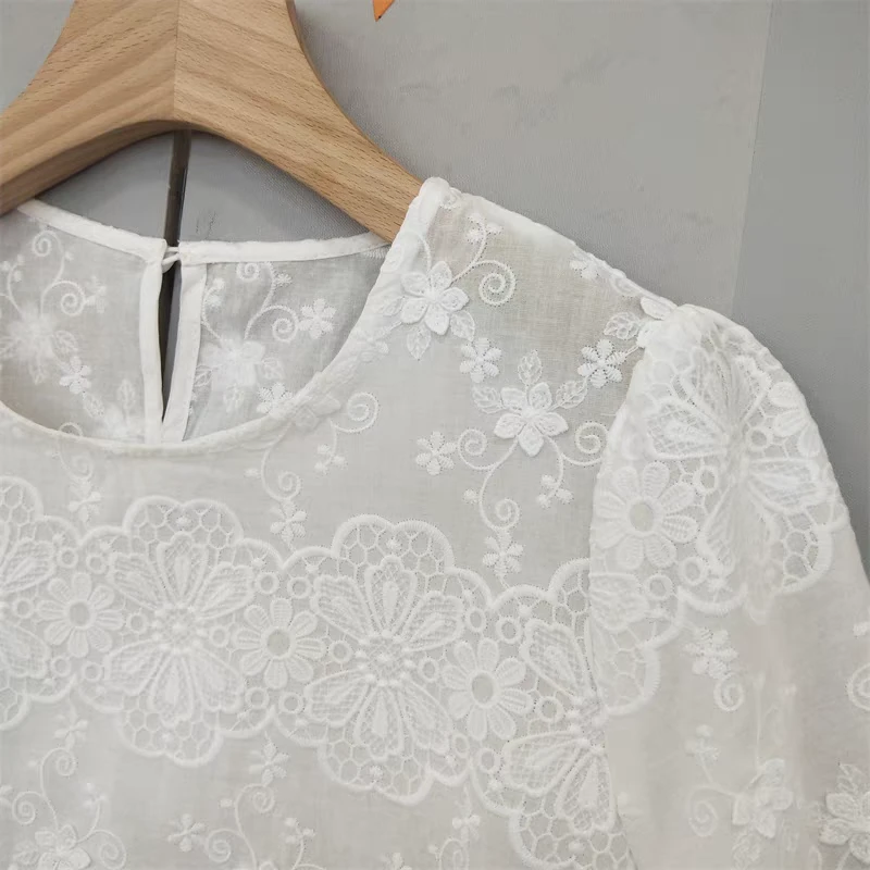 2536圆领镂空连体花瓣短袖打底