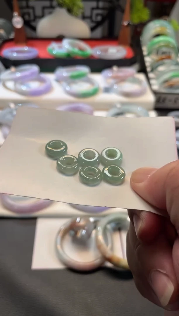 颈饰未镶嵌翡翠62号链接 有纹裂