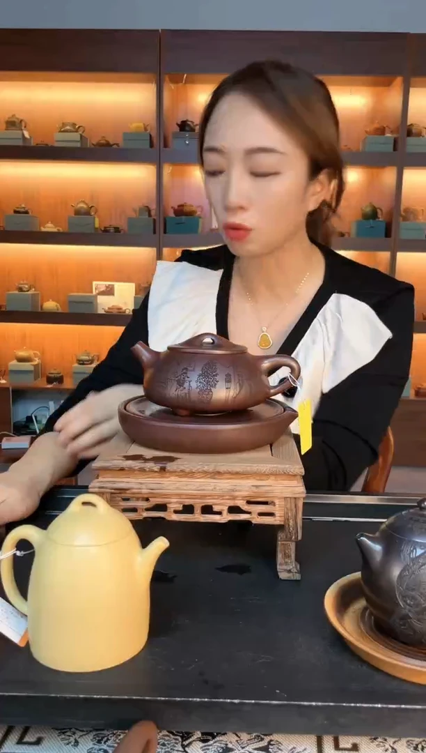 茶壶紫砂大品刻绘景舟石瓢 石红 汪东升