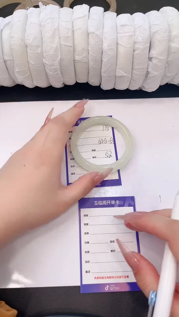 未镶嵌手镯石英质玉H115