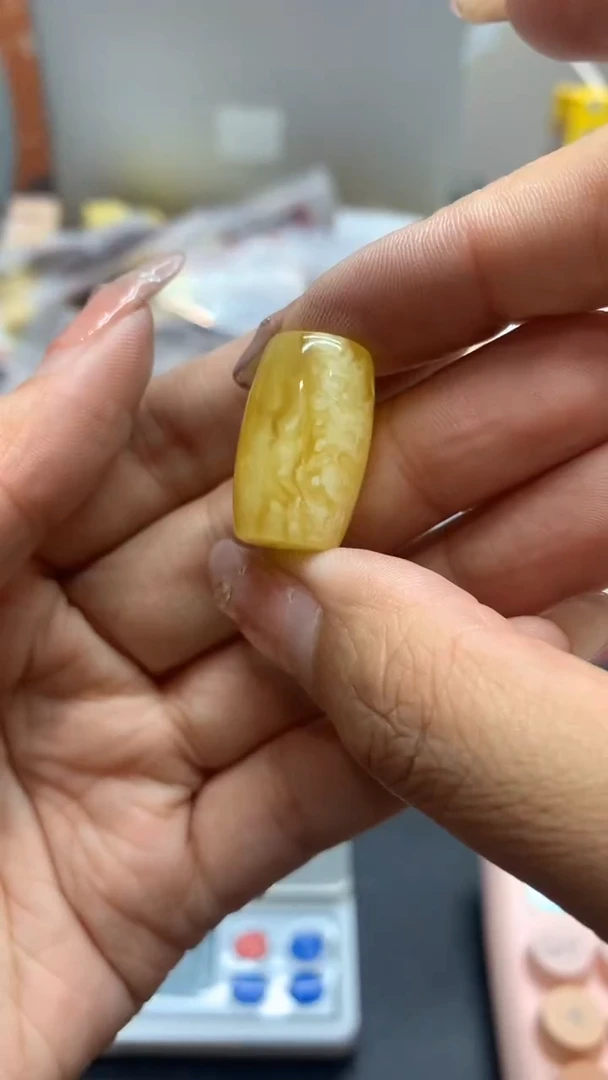 未镶嵌琥珀珠宝奇石151