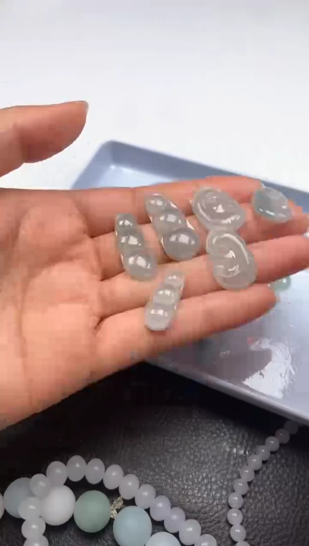 定制翡翠未镶嵌红***酱挂饰
