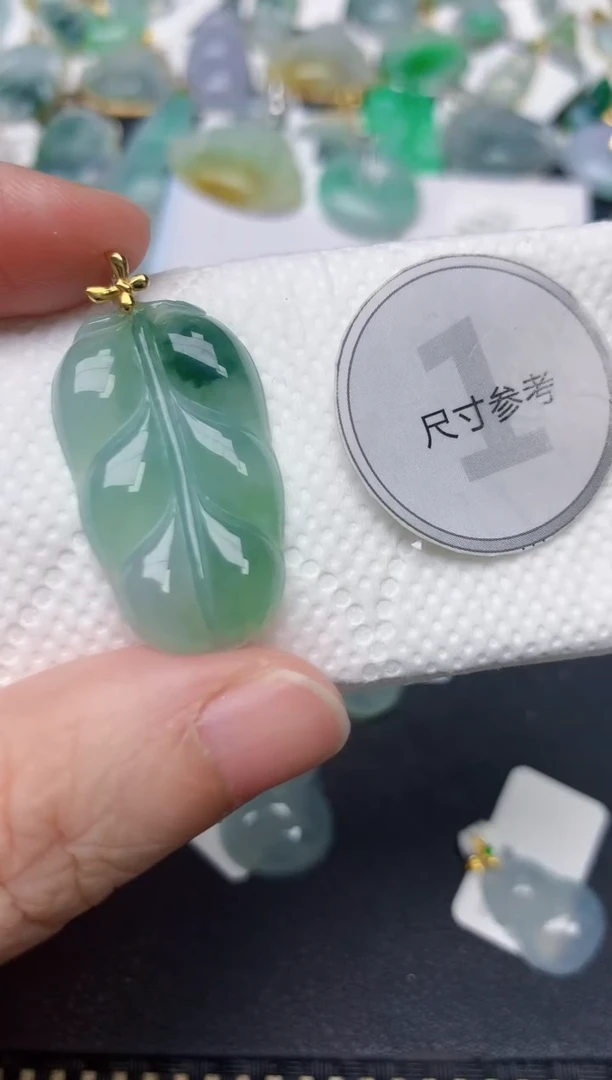 颈饰18K金镶嵌翡翠天然缅甸A货翡翠