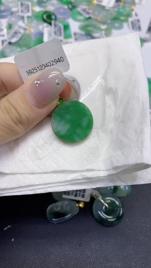 颈饰18K金镶嵌翡翠天然缅甸翡翠A货百元以上9元证书费自理