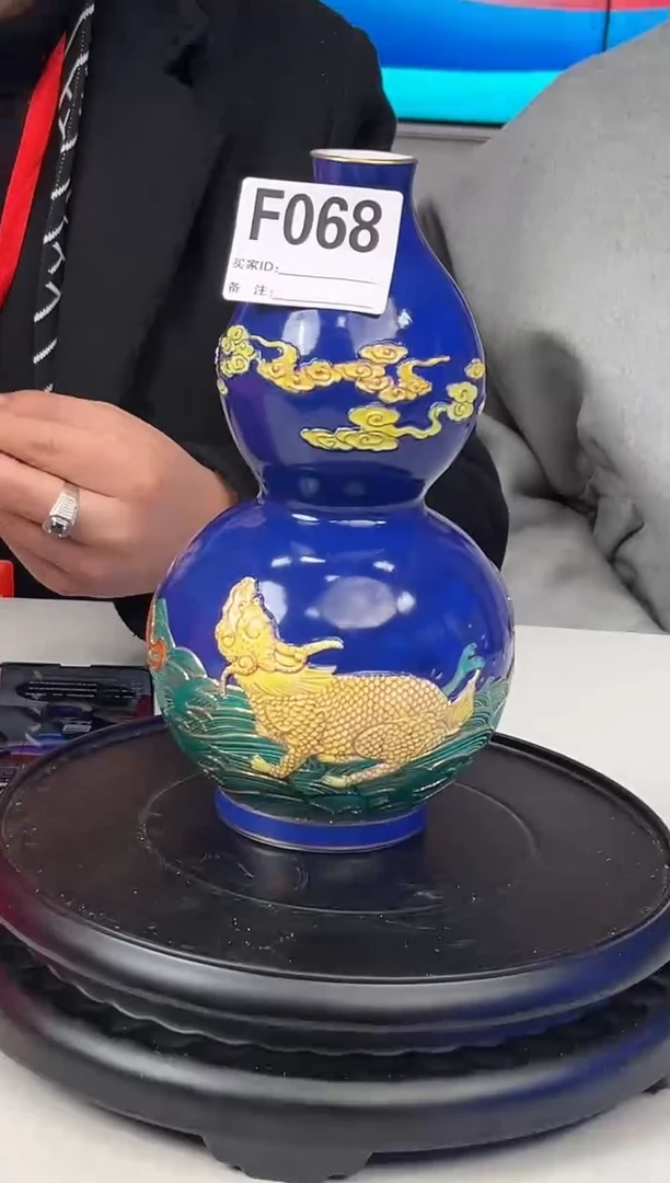 【闪购商品】摆件景德镇陶瓷雕刻赏瓶068
