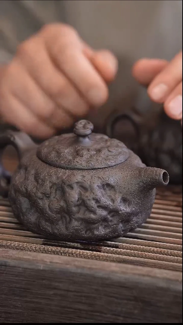 茶壶紫砂供春 黑金砂 270cc