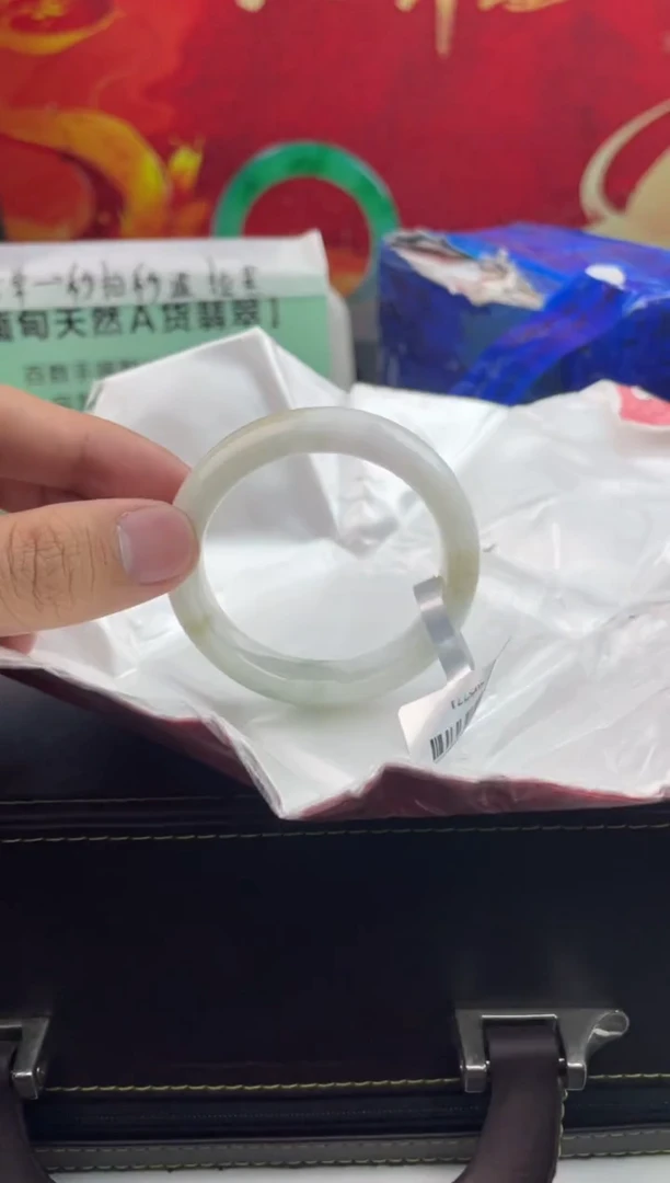 【闪购商品】翡翠手镯未镶嵌9翡翠手镯（微瑕）