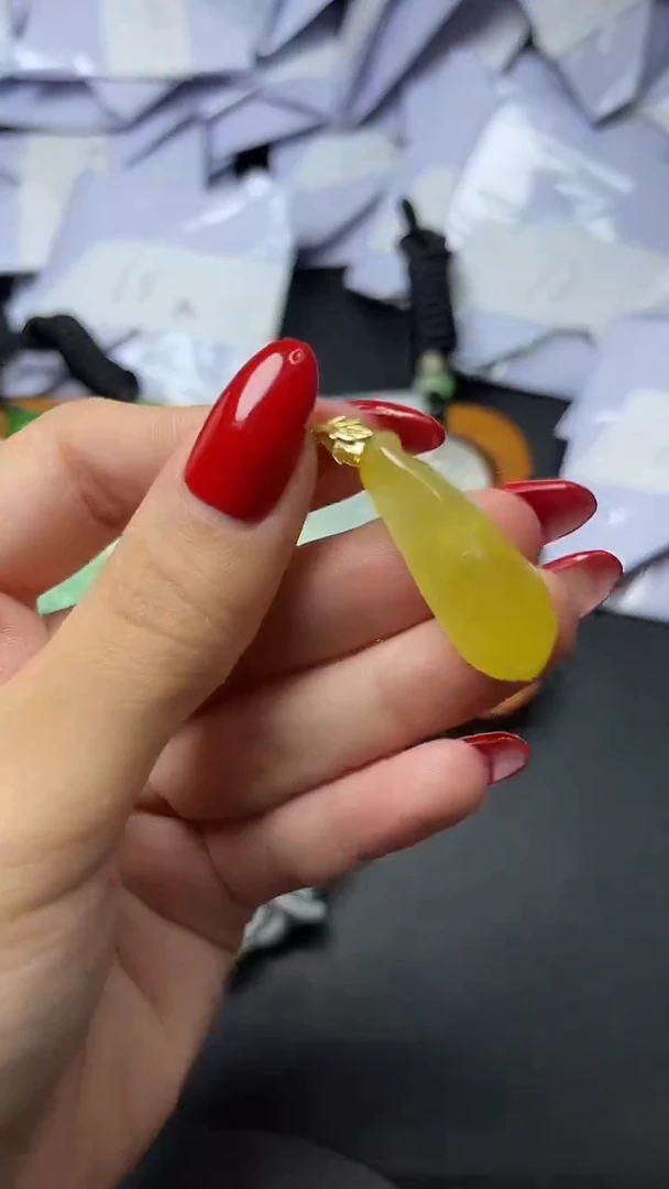 翡翠未镶嵌颈饰料裴翠时尚女士精品吊坠