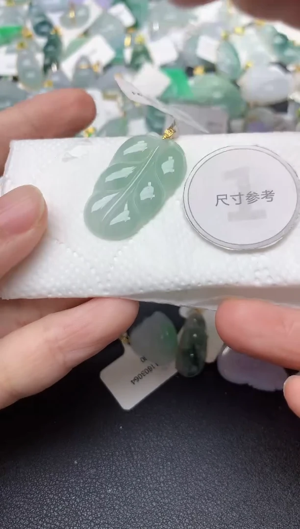 颈饰18K金镶嵌翡翠天然缅甸A货翡翠