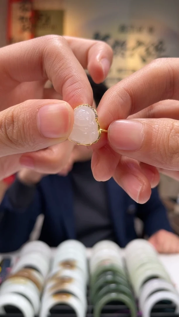 【闪购商品】和田玉戒指银S925镶嵌佛公戒指一件
