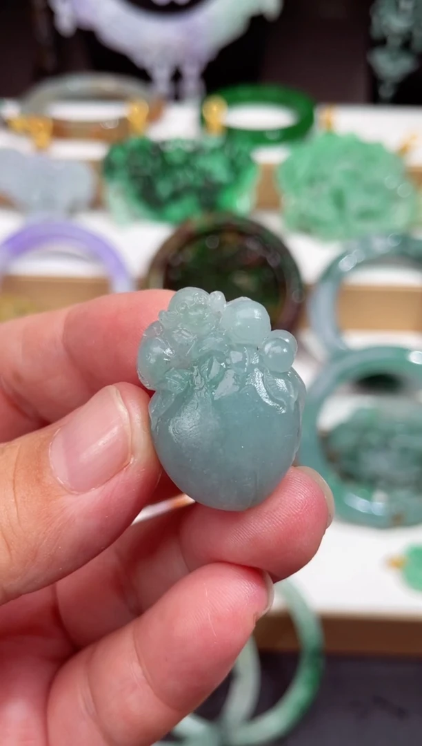 颈饰未镶嵌翡翠吊坠