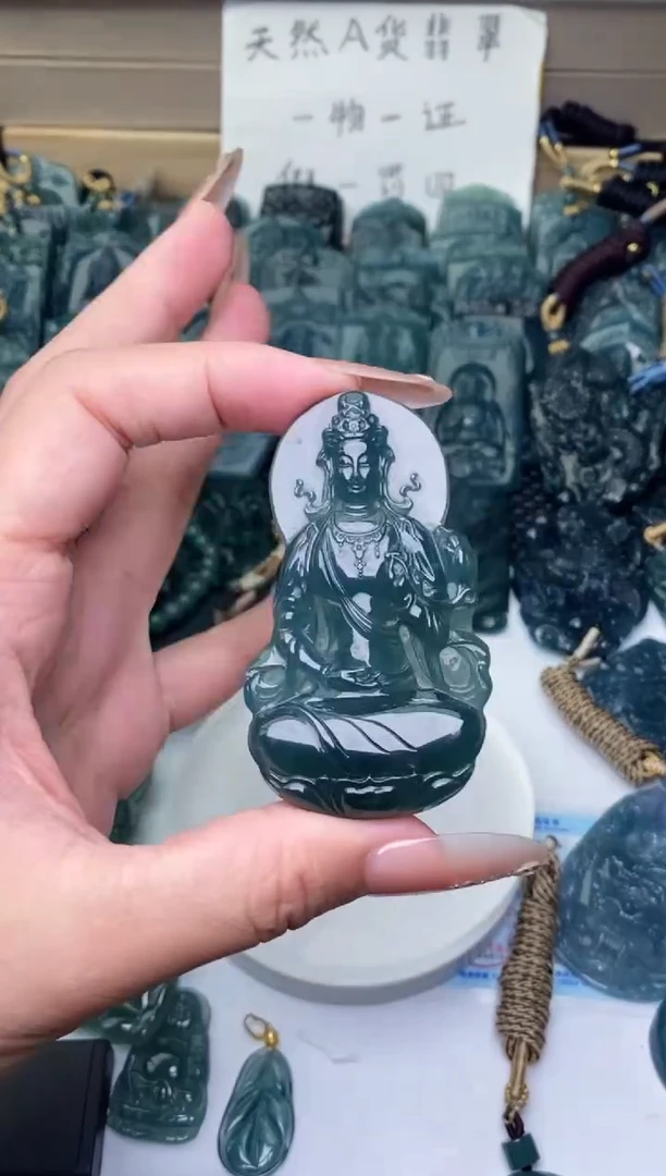 颈饰未镶嵌翡翠