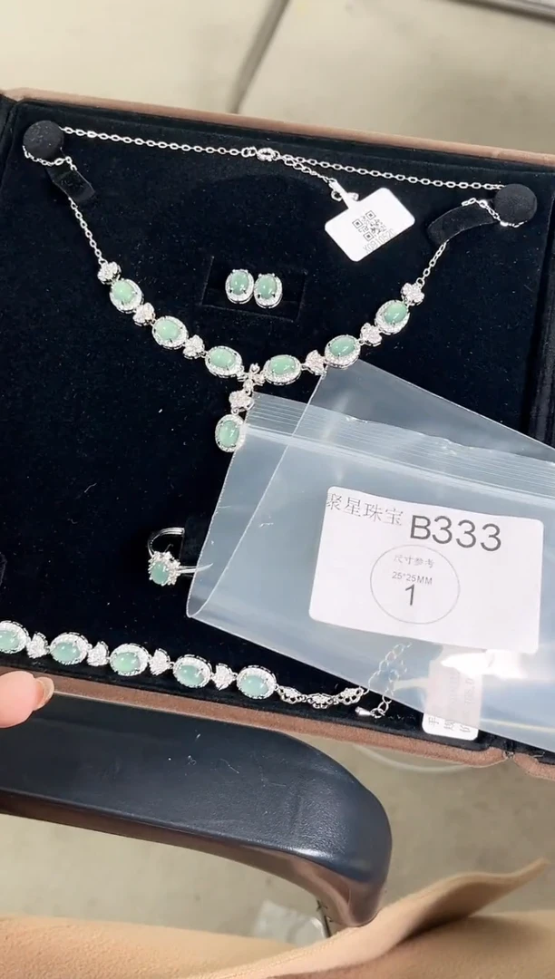 【闪购商品】翡翠颈饰未镶嵌赠皮绳333