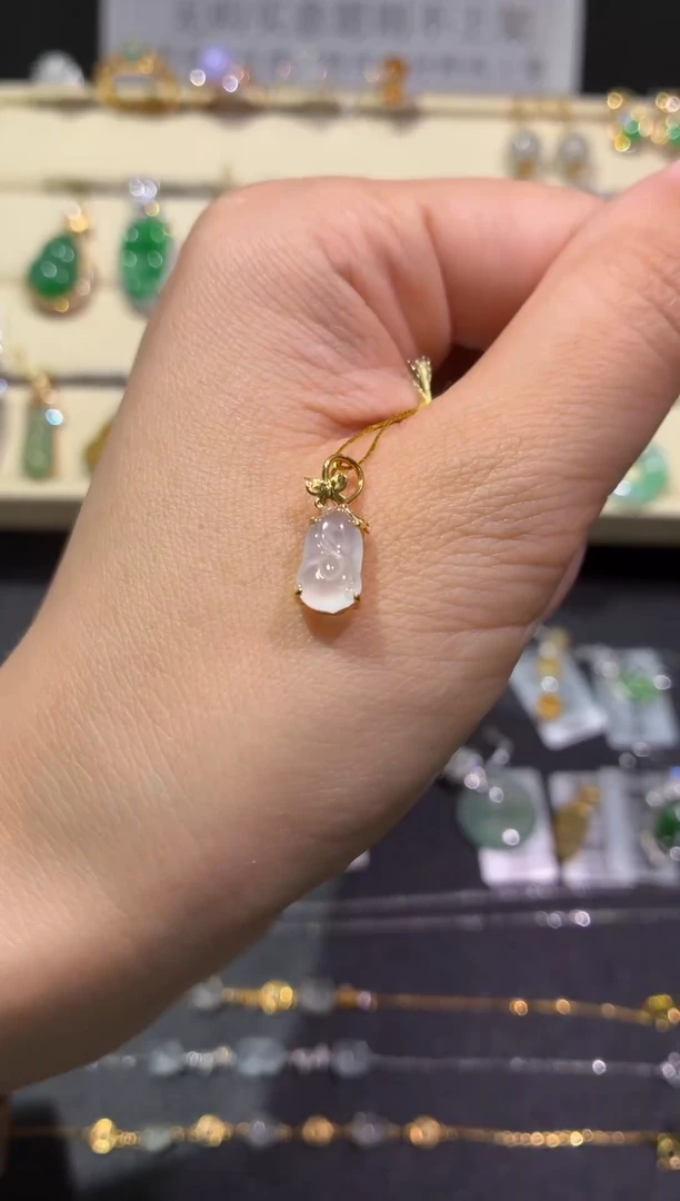 翡翠18K金镶嵌颈饰天然翡翠A货