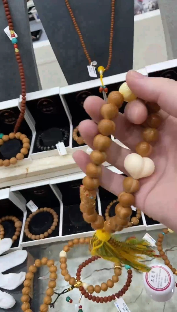 菩提手串/手链猴头雕刻屁桃设计款手持