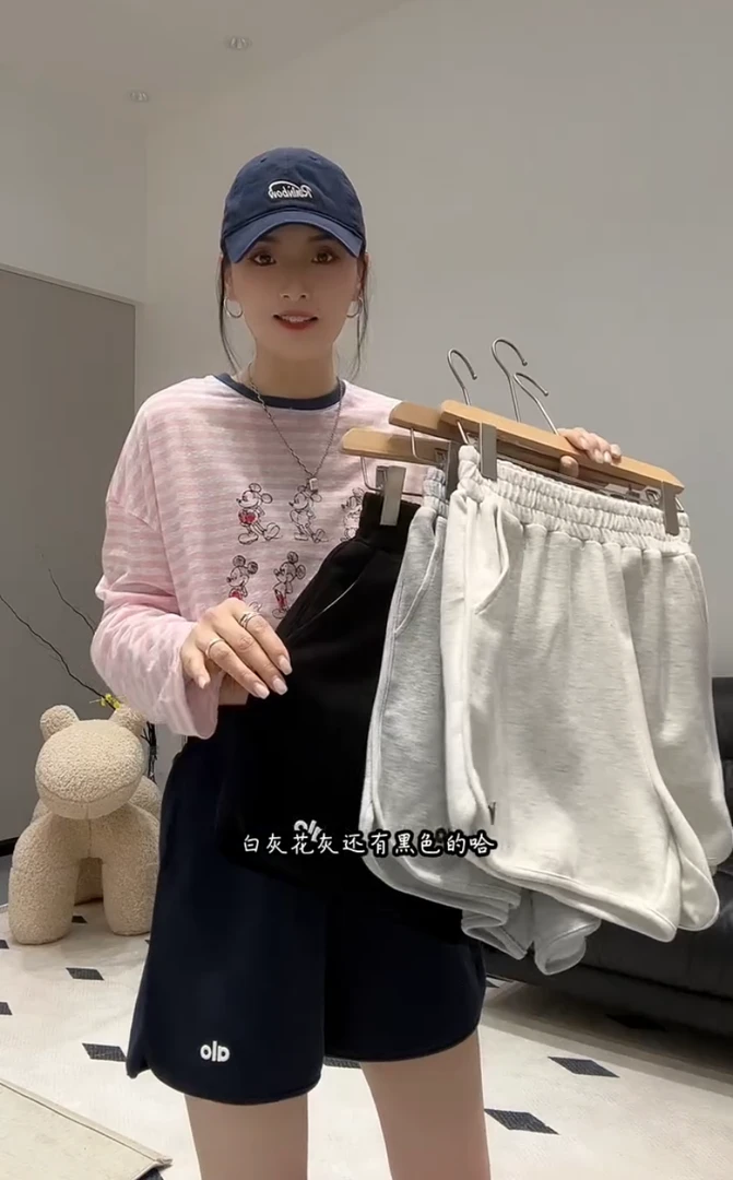 2025春夏新款时髦精休闲减龄百搭松紧腰阔腿显瘦百搭三分短裤女