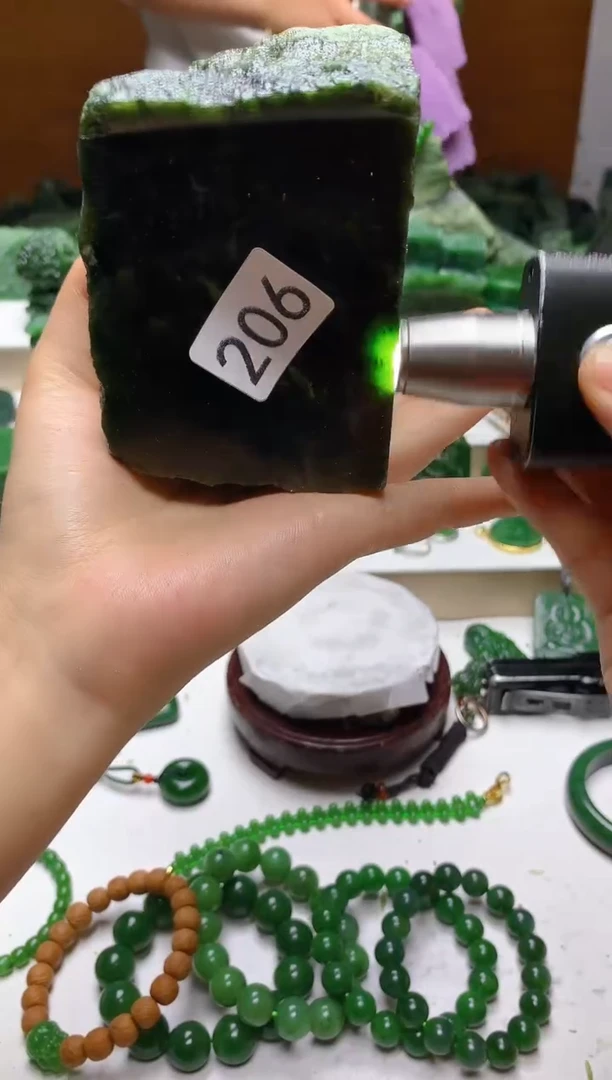 未镶嵌和田玉（碧玉）珠宝半成品0