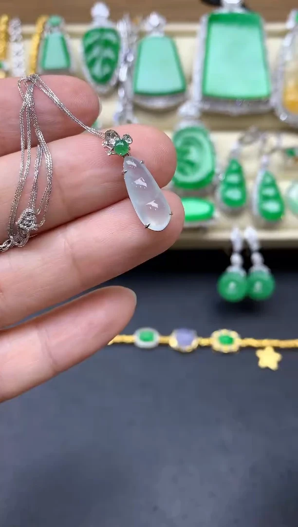 翡翠18K金镶嵌颈饰260-中国好珠宝