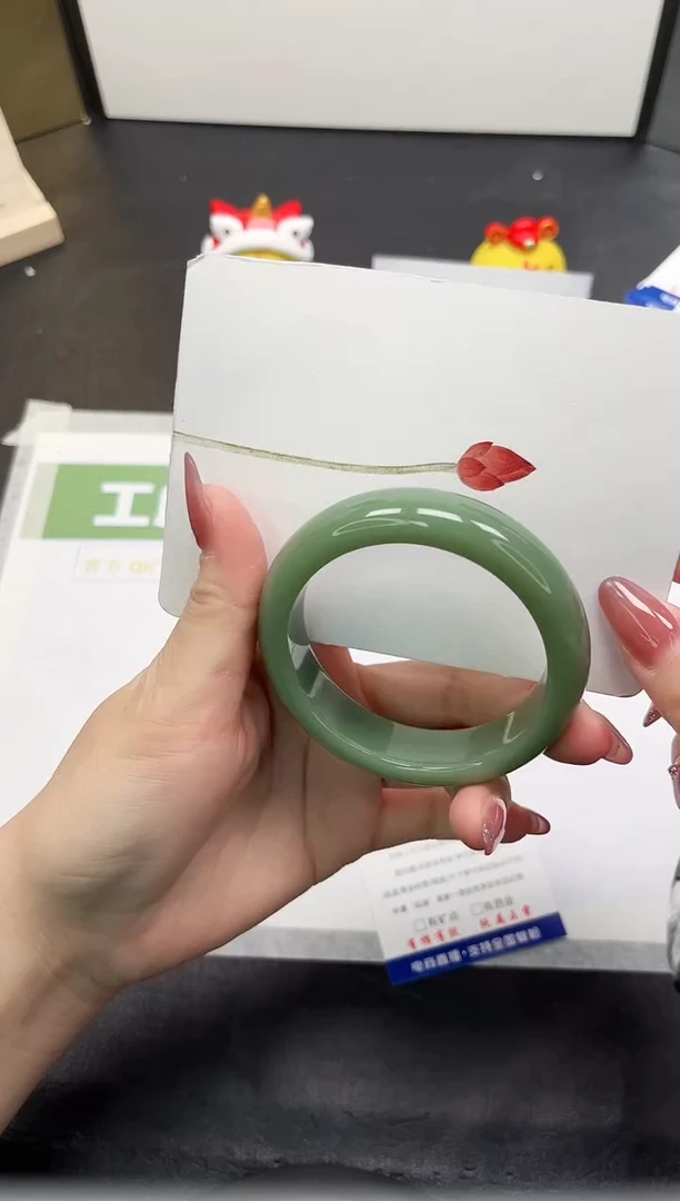 【闪购商品】石英质玉手镯未镶嵌92-55.4