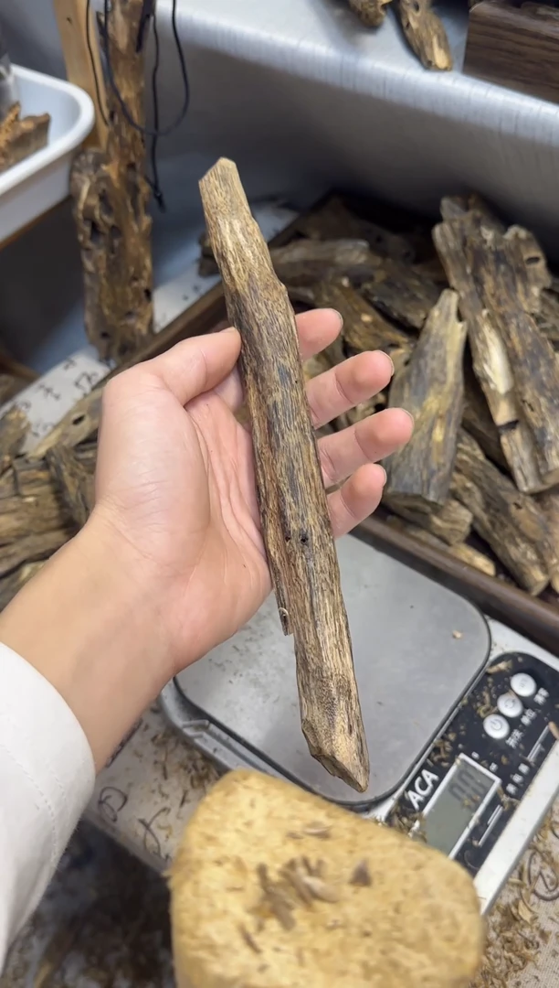 沉香沉香碎屑天然虫漏香