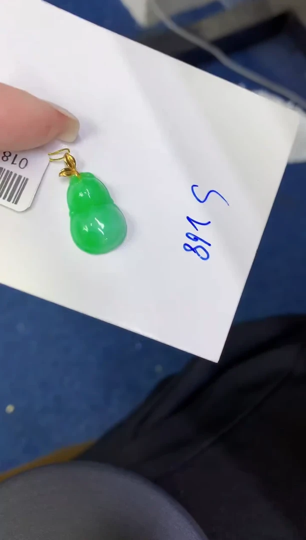 颈饰18K金镶嵌翡翠缅甸天然翡翠A货