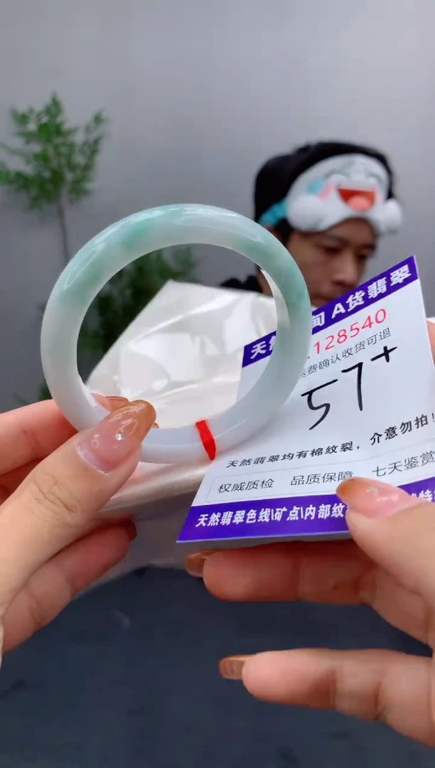 未镶嵌手镯翡翠有纹，完美者勿拍