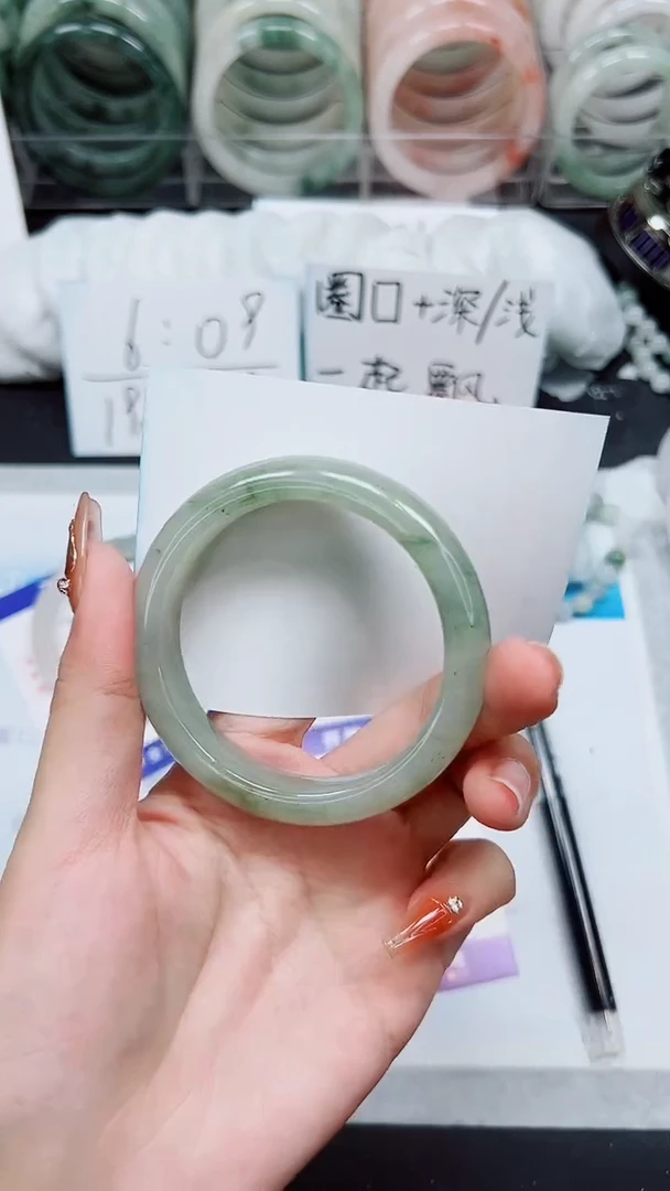 【闪购商品】石英质玉手镯未镶嵌A7-55/56