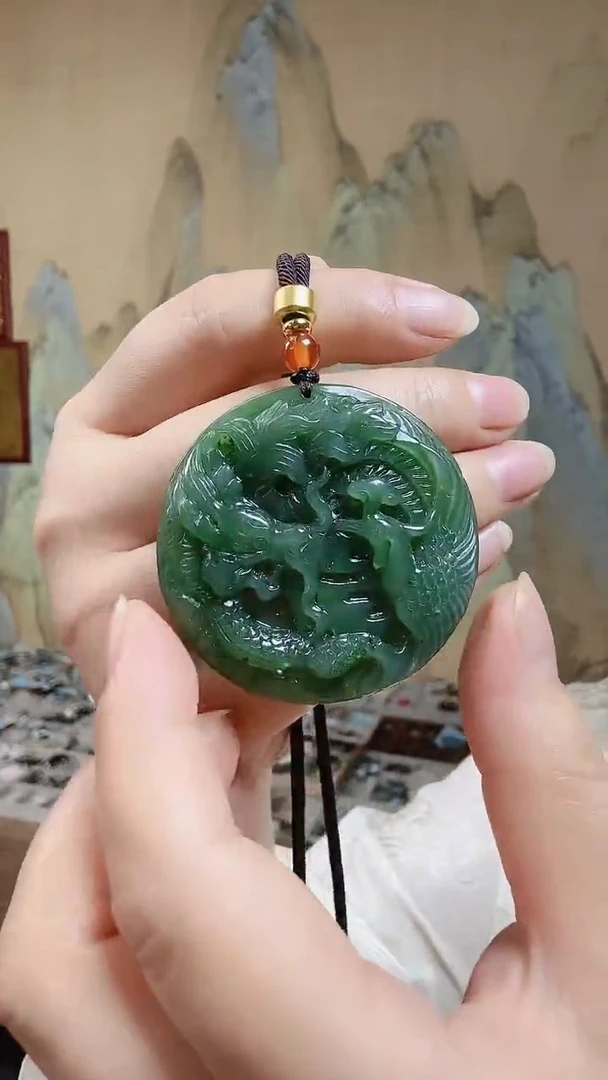 和田玉未镶嵌颈饰.