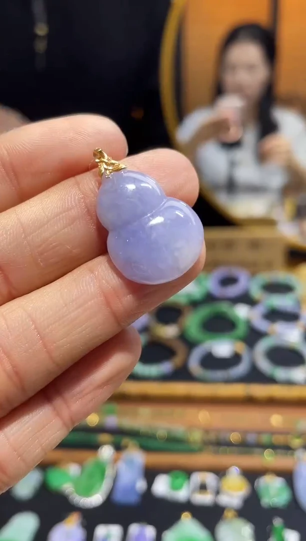 颈饰18K金镶嵌翡翠葫芦