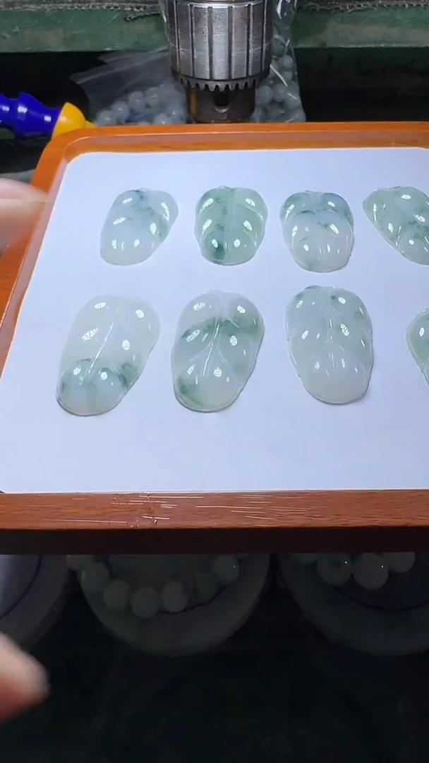 颈饰未镶嵌翡翠飘花叶子多样性发一件