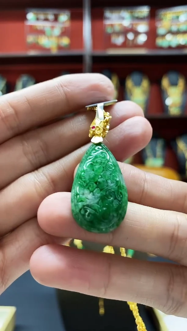 颈饰未镶嵌翡翠吊坠