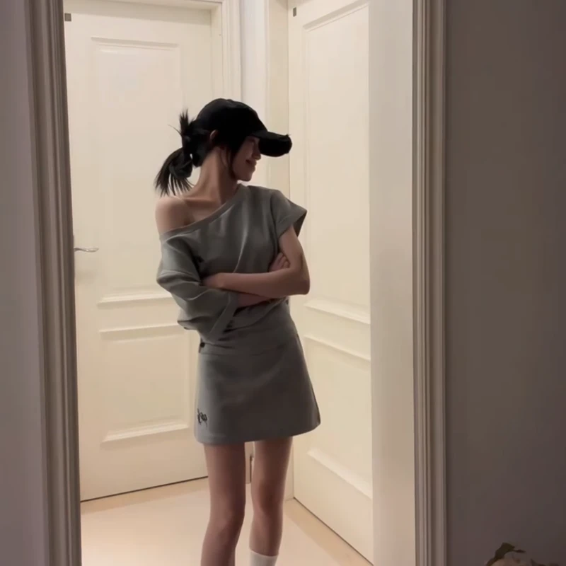 慵懒风通勤一整套女灰色斜肩收腰上衣春季2025新款气质半身裙套装