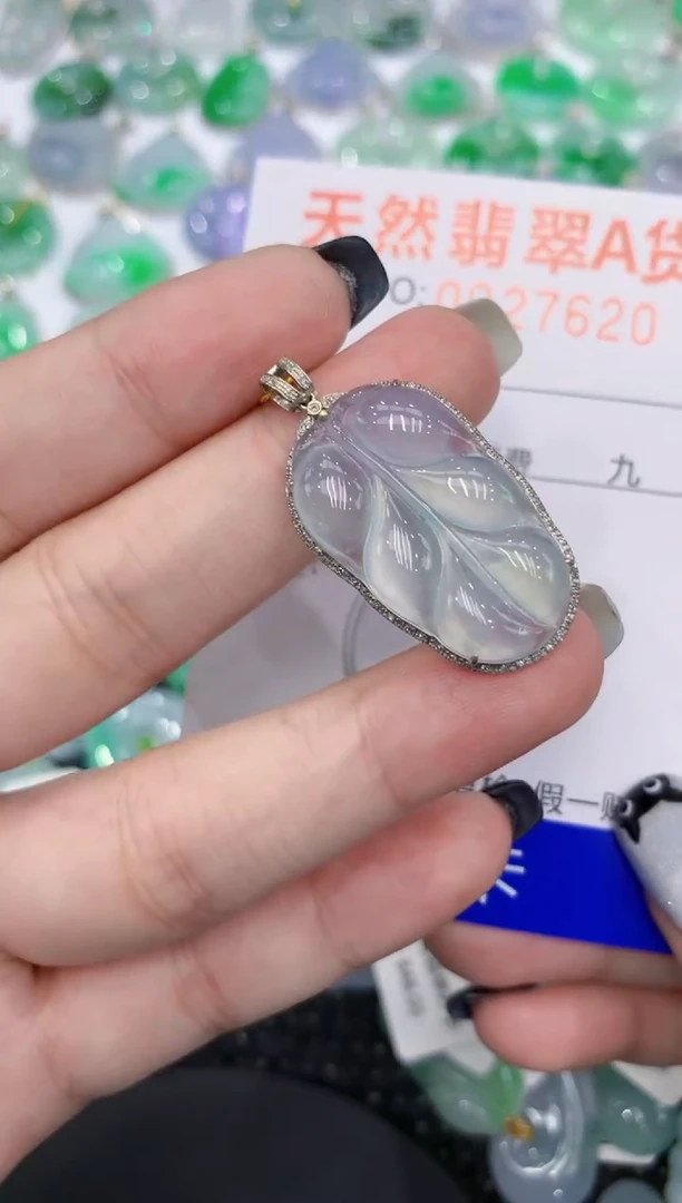 翡翠18K金镶嵌颈饰111111111111