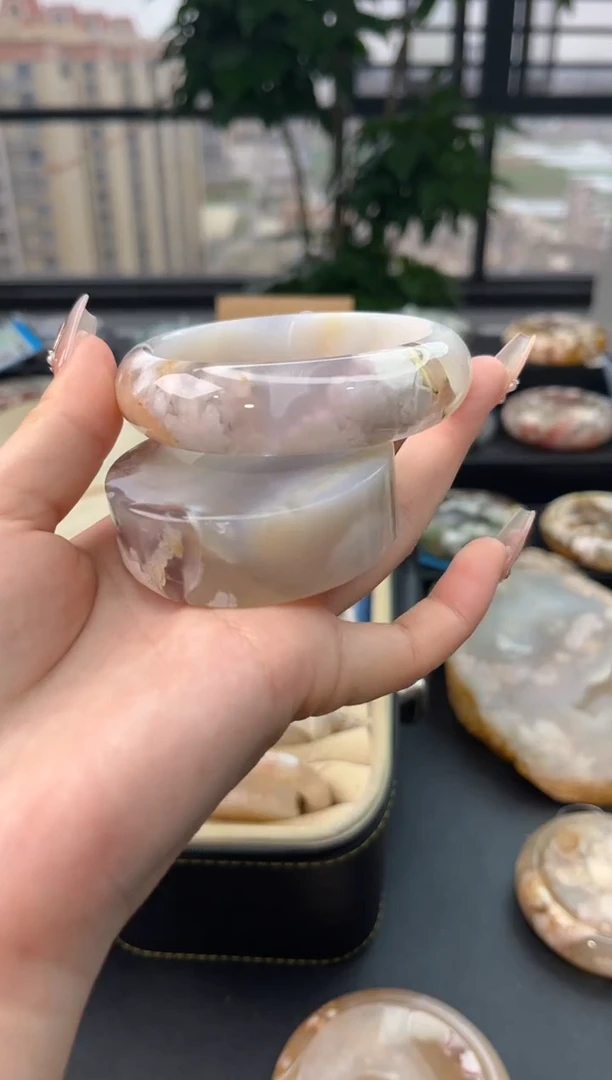 【闪购商品】石英质玉手镯未镶嵌赠送镯心（圈口58