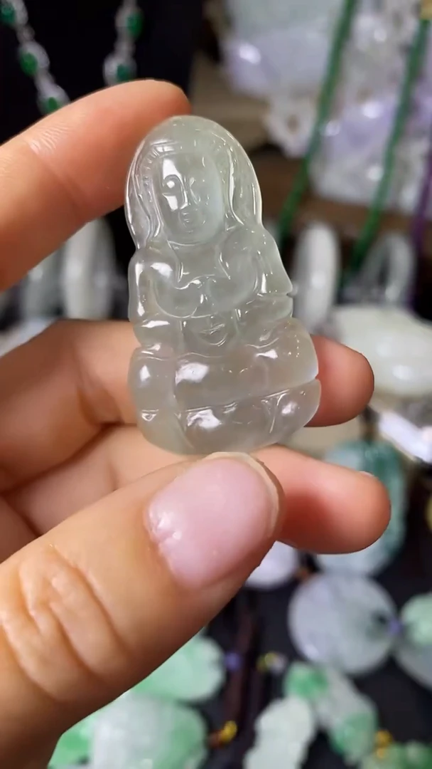 颈饰未镶嵌翡翠观音
