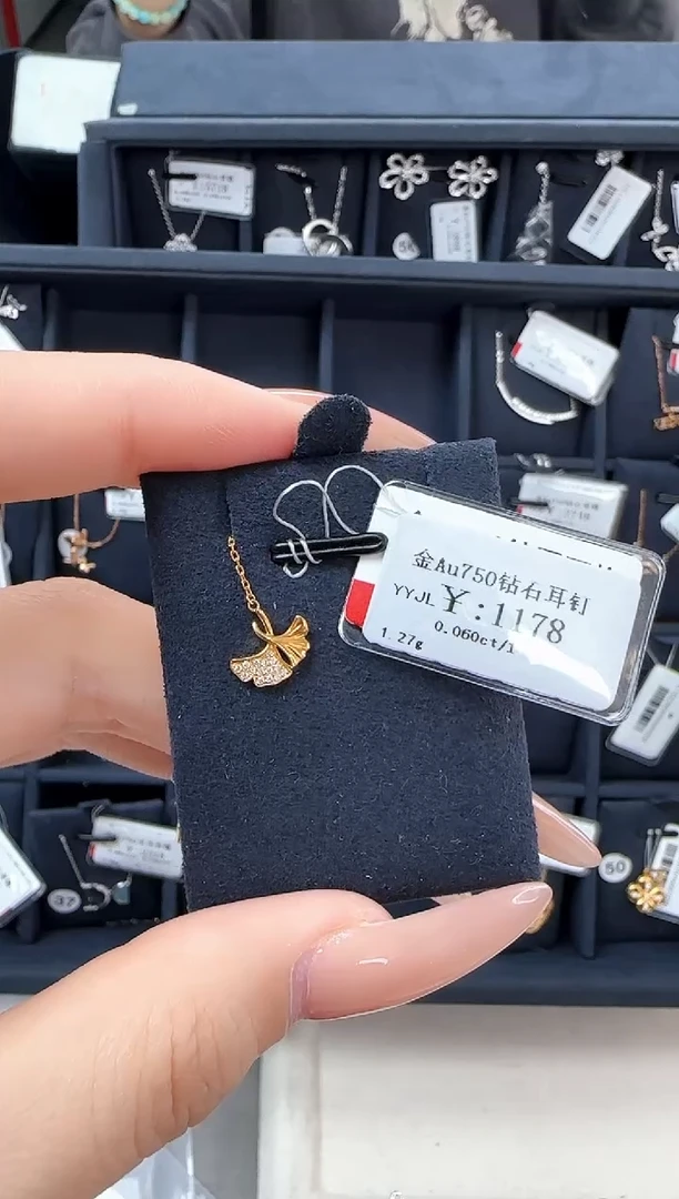 【闪购商品】钻石耳钉18K金镶嵌B2599908902901