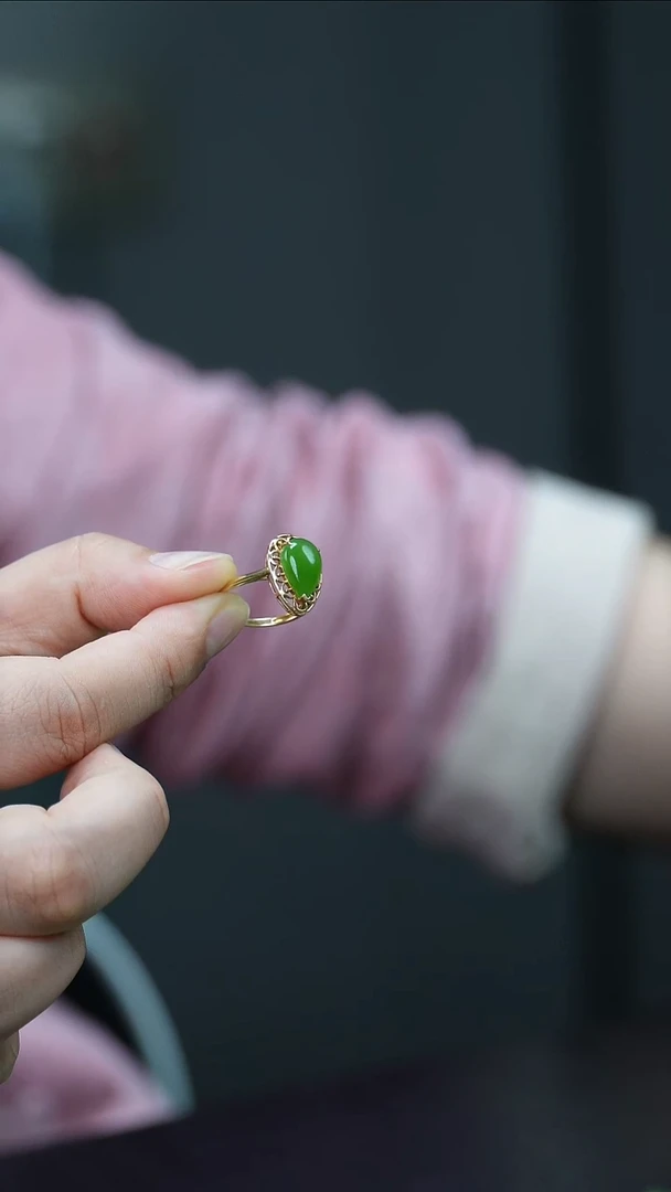 18K金镶嵌戒指和田玉1