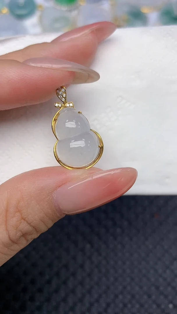 翡翠18K金镶嵌颈饰T*t天然翡翠a货