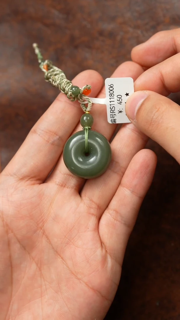 颈饰未镶嵌和田玉吊坠  RS